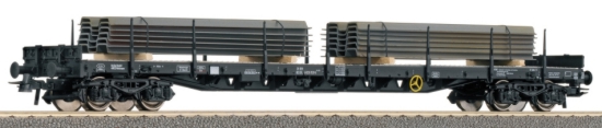Stake car Loaded with Steel Sheet Piles<br /><a href='images/pictures/Roco/66934.jpg' target='_blank'>Full size image</a>